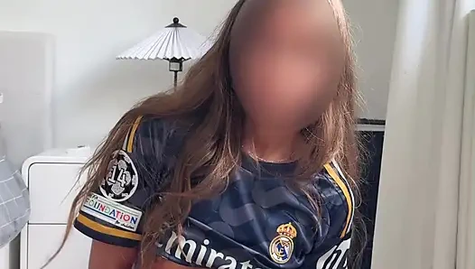 Minyon Real Madrid hayranı senin için götünü sikiyor