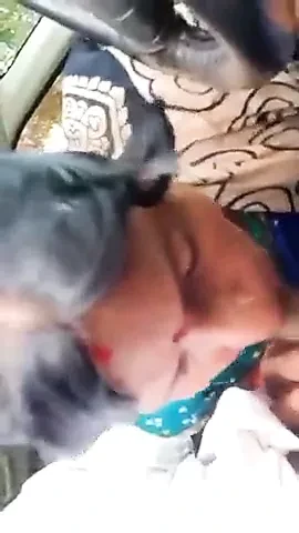 Desi hile eş verir oral seks içinde araba