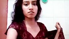 देसी बांग्ला बड़े स्तन उंगली हस्तमैथुन