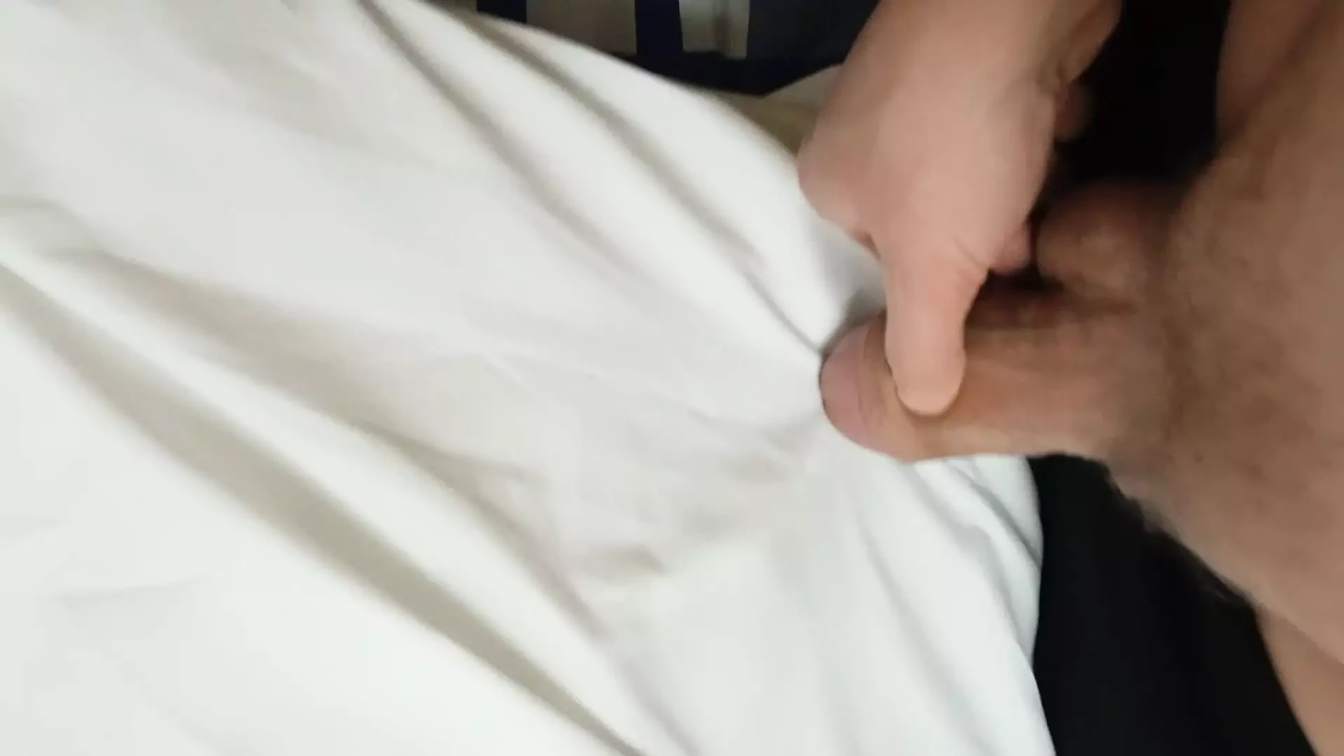 Als je vriendin een dominatrix is en seks met haar verbiedt, moet je zelf je grote penis strelen