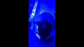Romansa kamar mandi biru - nyepong, ngentot, dan crot di dalam memeknya