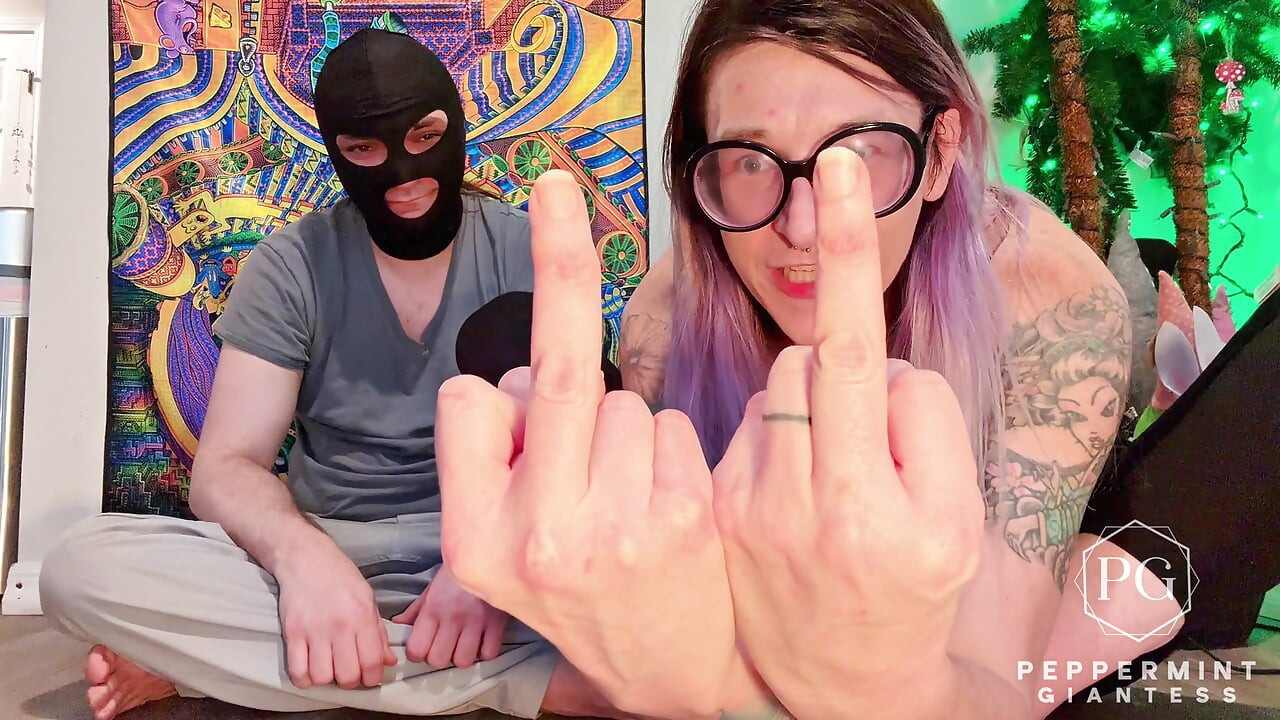 6'7 Giantess Hands Completely Dwarf His Tiny 6'3 Man Hands - Palm-to-palm Size Humiliation
