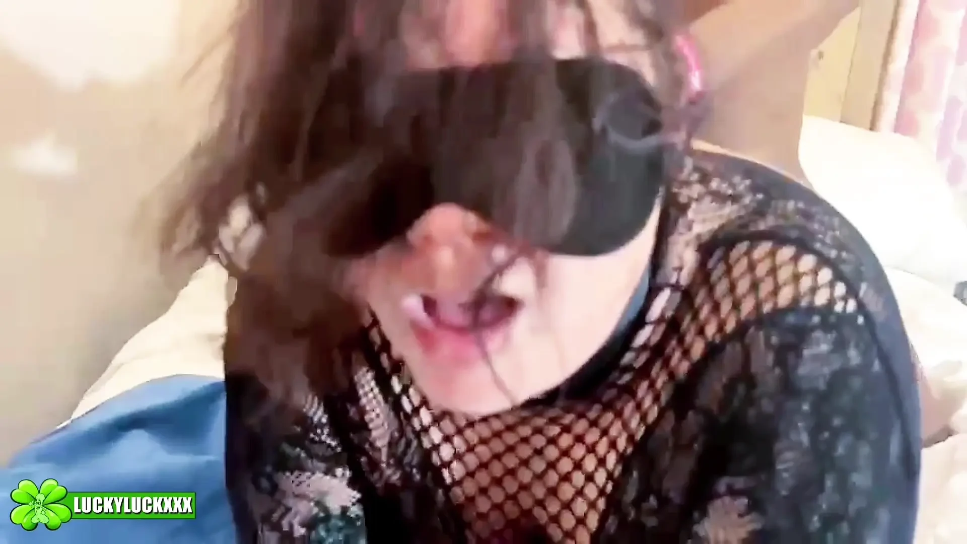Nikky yums si gadis beruntung lagi asik seks bondage intens sama tante seksi dengan toket besar