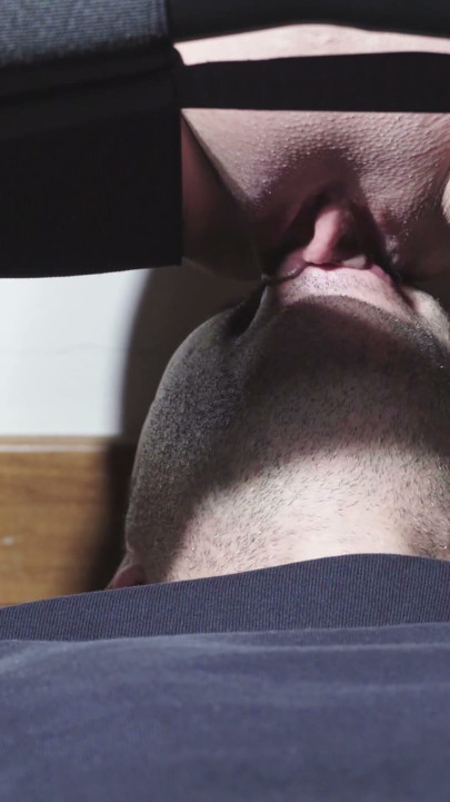 Let's use the chair for a good licking of my pussy until I cum - My pussy in 4k | Clip 1