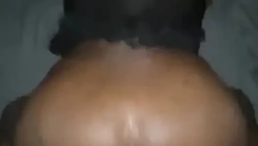 Ich dehnung mein enges ebenholz-arschloch