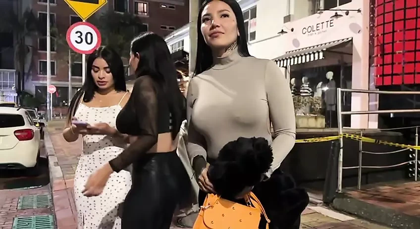 在一个晚上见面的朋友之间