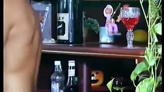 Ateşli hatun kanepede domalarak sikiliyor