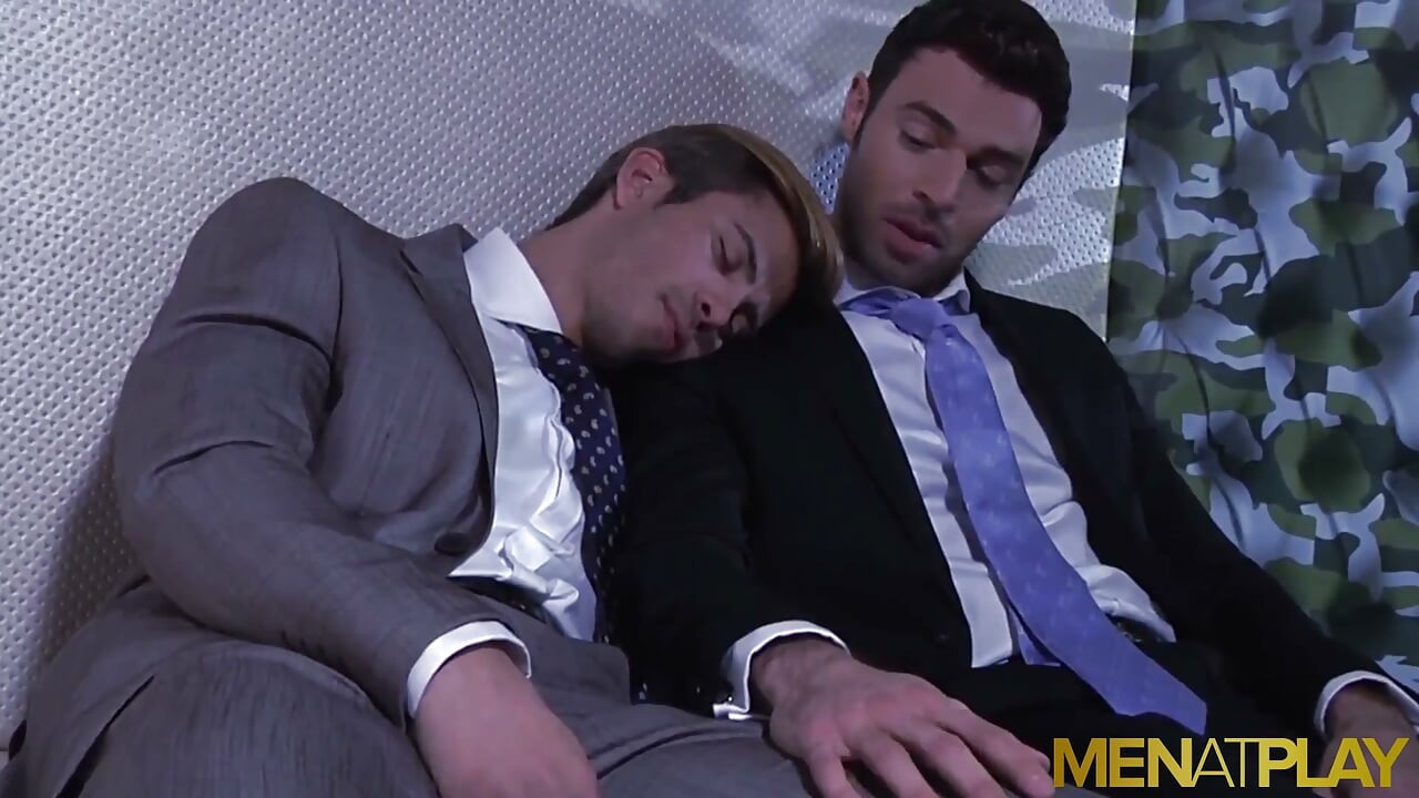 MENATPLAY - Latino Hunk Dario Beck anal fucked by Maikel Cash