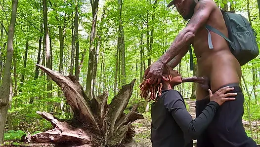 Jalan-jalan di alam terbuka dan facial di hutan