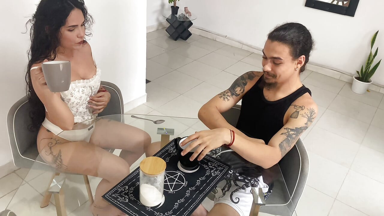 MY STEPSISTER LEFT AND HER BIG ASS LATIN BEST FRIEND, GAVE ME A BLOWJOB! - PORN IN SPANISH