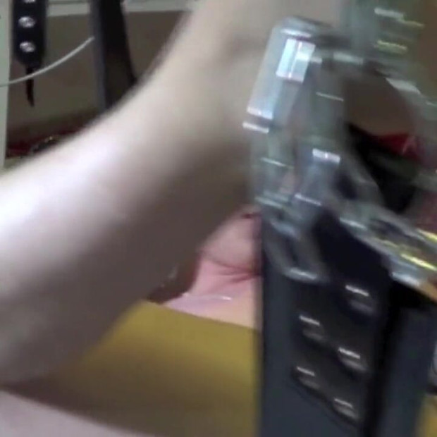 好奇心旺盛な男の子のxxlコックに犯されただけで