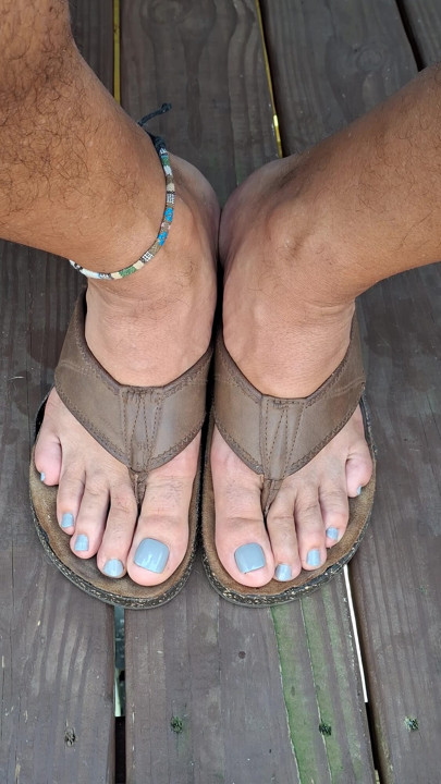 Lick and kiss my femboy feet and toes until you're ready to give me your hot thick lotion