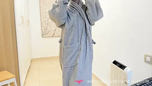 Vends-Ta-Culotte - сногсшибательная французская милфа превращает тебя своим идеальным телом, когда выходит из душа