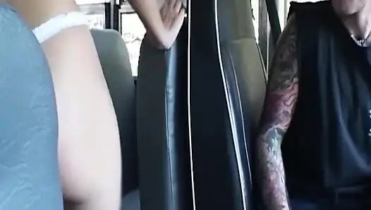 Sesi fingering dan jilat sempit si cewek hot rambut cokelat bertato