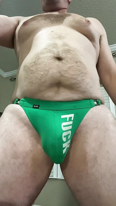 MILF i GILF dziwki uwielbiają wielkie kutasy i wytryski