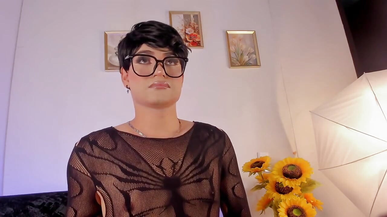 Femboy Ken Sissy age como uma ponta e dança sexy para você