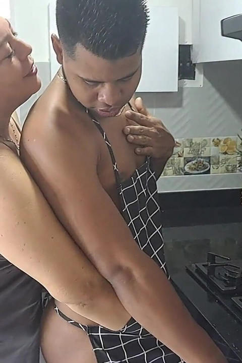 MILF Donne À Son Beau-fils Une Motivation Pour Remplir Ses Devoirs