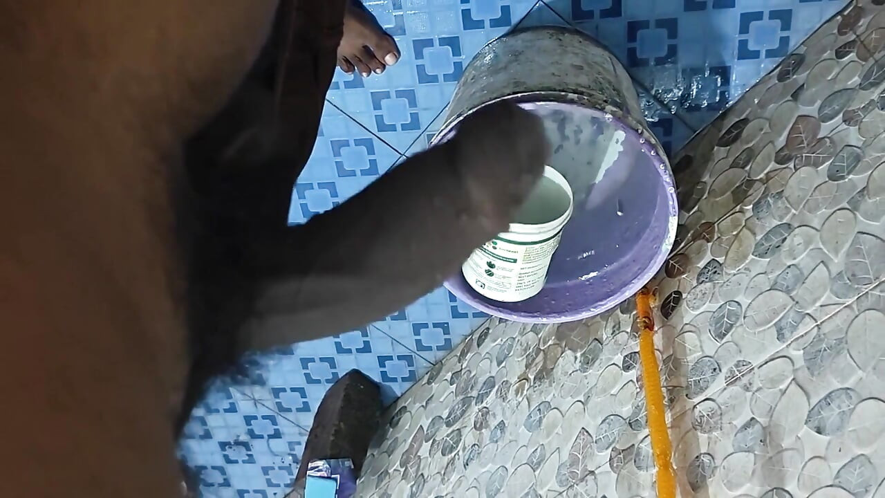 Tamil10inches BBC Splash Piss Session