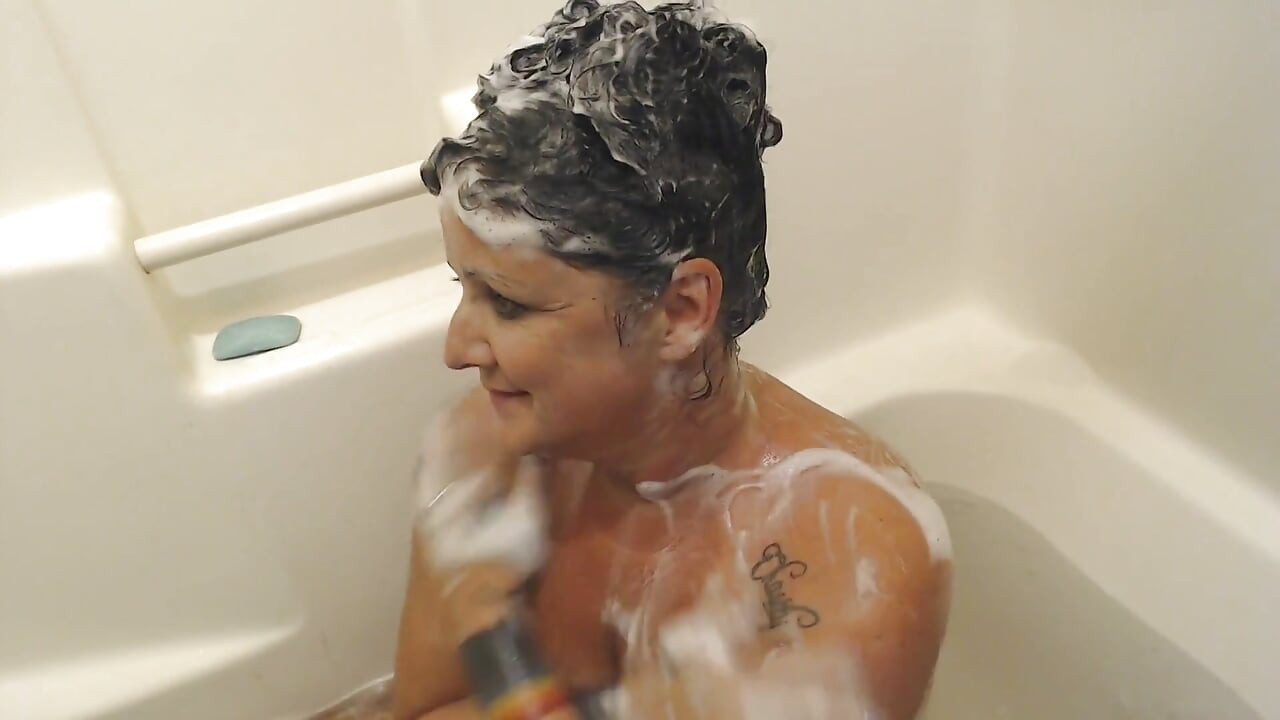 Super lathery lang zwart haar wassen