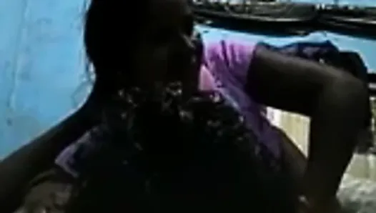 Desi wdowa babcia ciocia zerżnięta przez swojego kochanka (hindi audio)