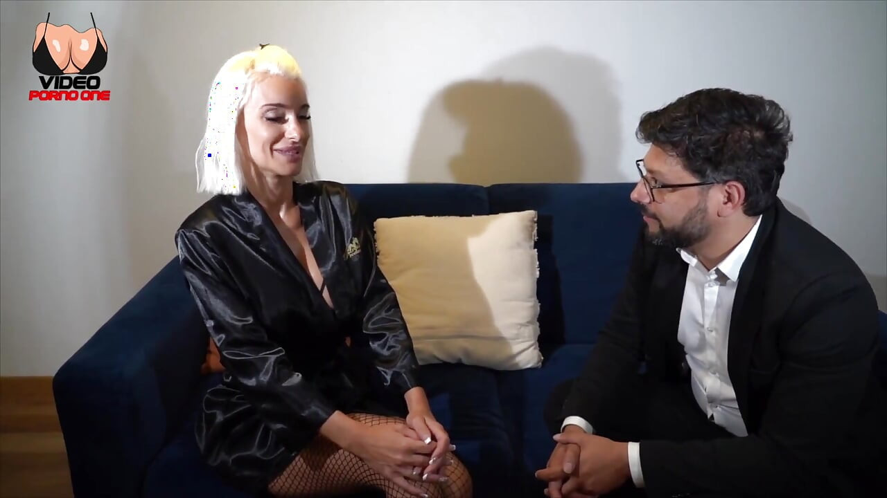 ¡milf Rubia Con Tetas Enormes Quiere Que La Follen Lo Más Fuerte Posible!