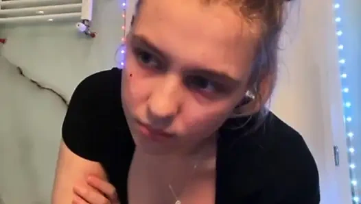 Jucielussie fingert enge anal und rosa muschi