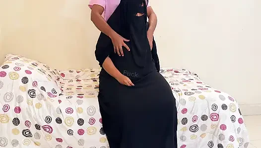 Riesige breite muschi, saudi-muslimischer dicker arsch & dicke möpse ficken stiefsohn, wenn sie allein auf der toilette ist