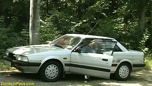 Deutsche dünne rothaarige ehefrau im freien gefickt