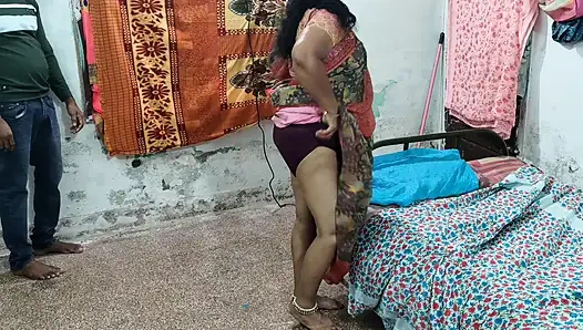 Aynı evde yaşayan Mathvan, ev sahibinin karısını külot giyerken gördü ve onun tadına bakmak istiyor.