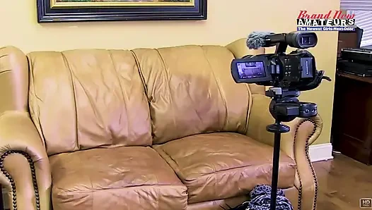 Lily b büyük memeli kızıl saçlı orta yaşlı seksi kadın ıslak göt sikişi gırtlağına kadar açgözlü yutma!