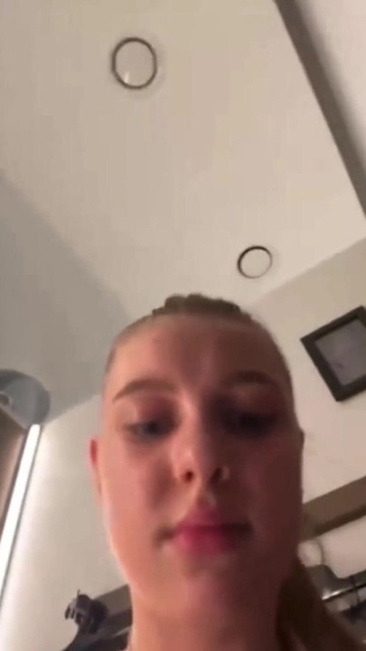 Jucielussie horny in changing room | Clip 1
