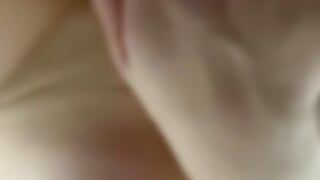 Clitoris en G-spot masturbatie op handen en voeten 1/2　