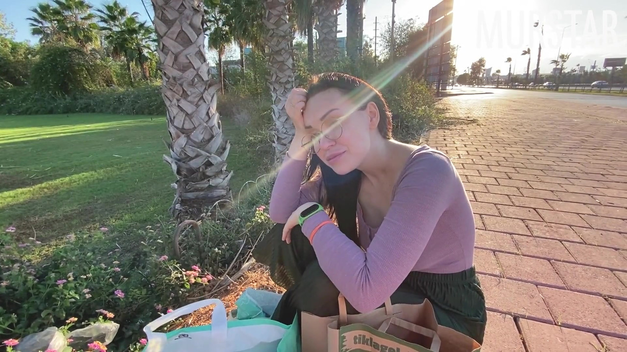 帮助了一个陌生人，她没有负债，可能