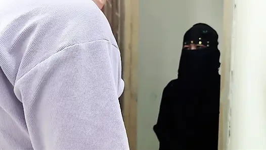 Fuck sexy begger Desi aunty juicy pussy when no one at home