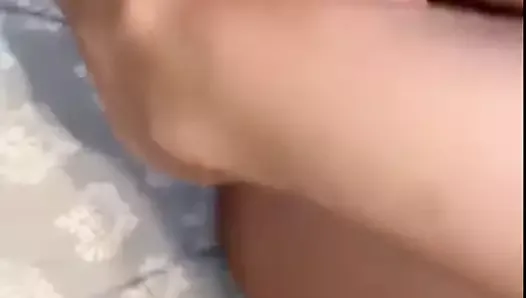 Une pom-pom girl blonde étudiante reçoit cette bite noire