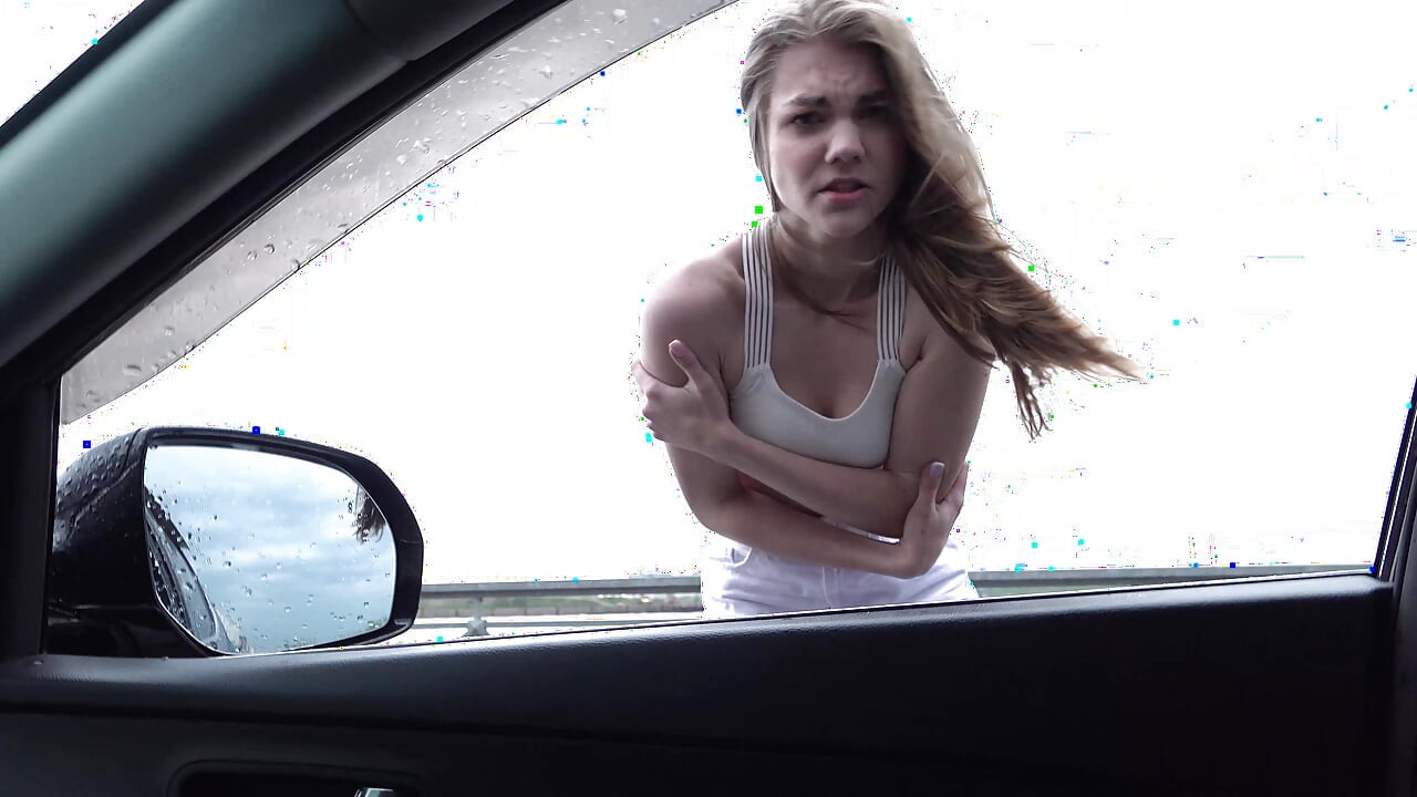 Ein mädchen auf Rollschuhen wird in den arsch gefickt