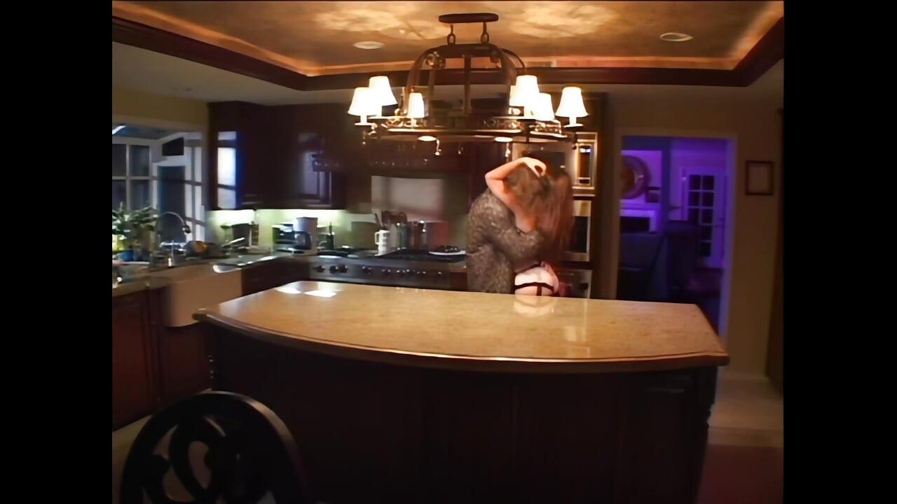 Ashley Haze: เทพธิดาเย็ดศักดิ์สิทธิ์โดนเย็ดจัดหนักในตูดในห้องครัว