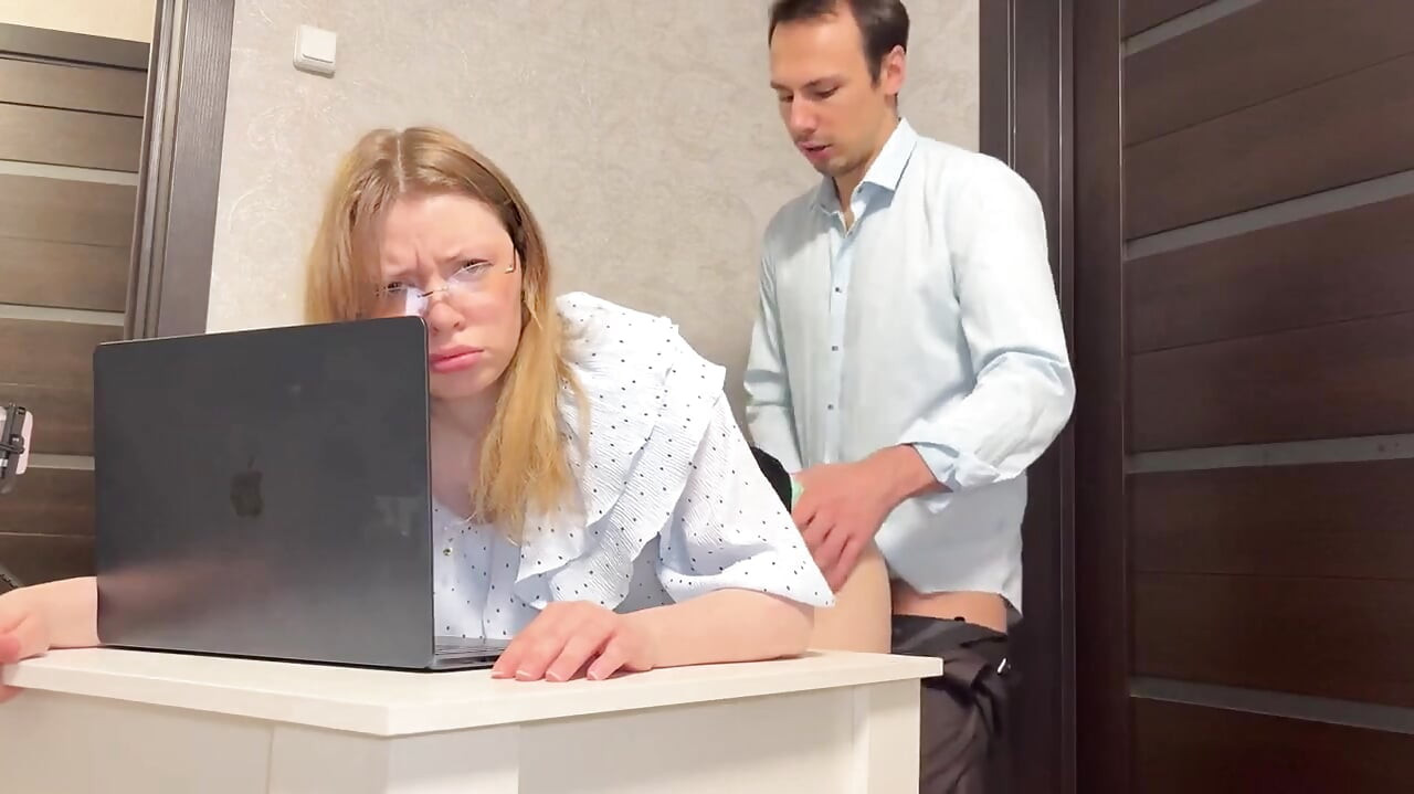 Wedgie Bully, assistante timide, séance de baise