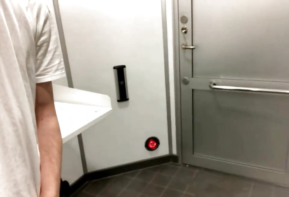 Stream Started at 02/11/2021 08:59 Pm Live in a Bathroom