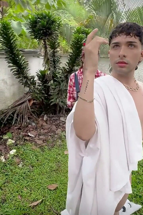 I Found an Ancient Statue in My New House, I Fuck It in the Flowerpot Pose and End up Eating Its Semen.