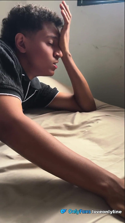 I'm Sharing a Room with My Friend's Boyfriend While She's at Work!
