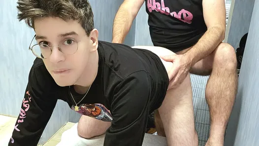 Real Daddy fuck a young Twink