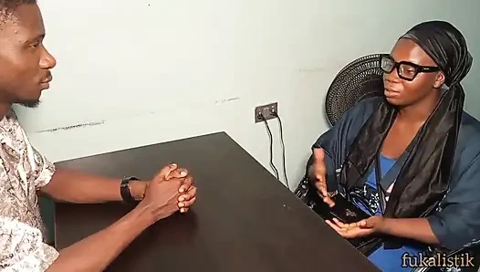 Azgın zenci ev hanımı papazı baştan çıkarıyor