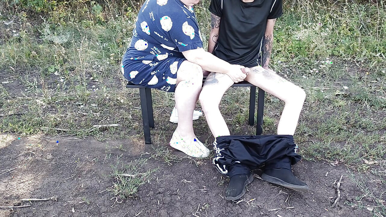 A girlfriend in a public park jerks off my dick until I cum