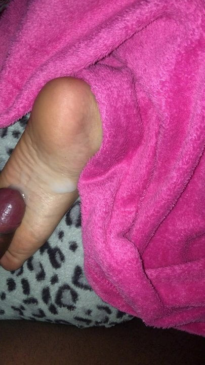 cum on her little feet in secret! First cumshot