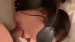 Chinesin, Blowjob mit verbundenen Augen