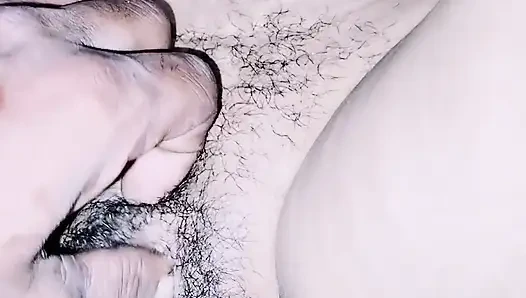Pooja bhooji ki burr fadi boyfriend ne raat mai hand dala chut nai