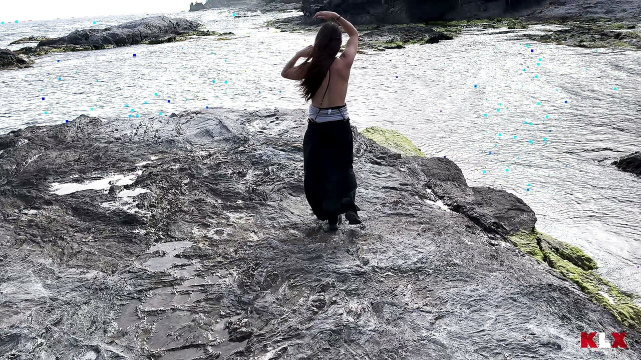 ビーチでのフェラが顔射まみれで終わるってわかってた - KLX