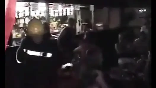 Ateşli itfaiyeci gösterisi