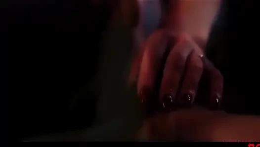 Holly Kiss ve Hannah Shaw amcığını bir kadına kullanıyor